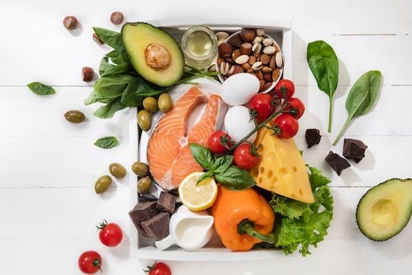 Les aliments végétariens qui sont bons pour la santé, comme le poisson, l'avocat, les noix, entre autres. 