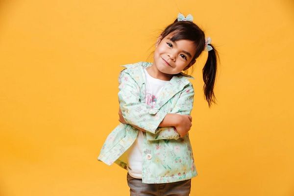 Petite fille souriante 