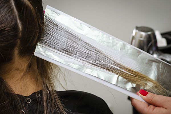 Est-il sans risque de se teindre les cheveux après une greffe de cheveux ?