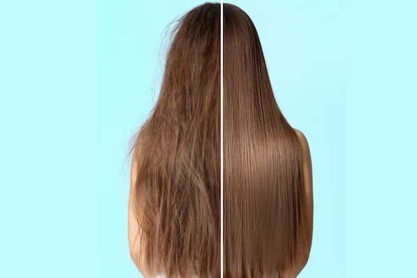 Femme avant et après avoir lavé les cheveux avec un shampooing hydratant sur un collage de fond turquoise