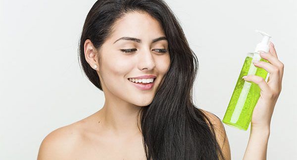 Ces produits optimisent les performances des détergents contenus dans les shampooings et peuvent être utilisés quotidiennement si vous le souhaitez et si vous prenez soin d'appliquer un bon après-shampooing pour hydrater votre cuir chevelu et vos cheveux.