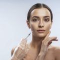La Turquie est une destination populaire pour le tourisme médical, en particulier pour les procédures de chirurgie esthétique et plastique. Le pays a la réputation d'offrir des soins médicaux de haute qualité à des prix abordables, ce qui en fait une option attrayante pour les personnes souhaitant subir une chirurgie esthétique ou plastique.