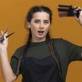 Un changement d'apparence qui nous fait paraître différent est toujours le bienvenu. Cependant, nous avons souvent recours à des techniques risquées pour la santé de nos cheveux, comme la décoloration. C'est l'une des procédures cosmétiques les plus utilisées, mais aussi la plus dommageable pour nos cheveux. 