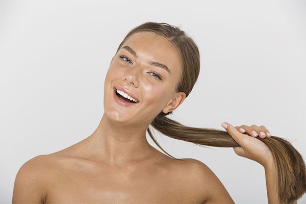 Il n'est pas nécessaire d'utiliser un sèche-cheveux, séchez avec une serviette et vous verrez rapidement les effets.