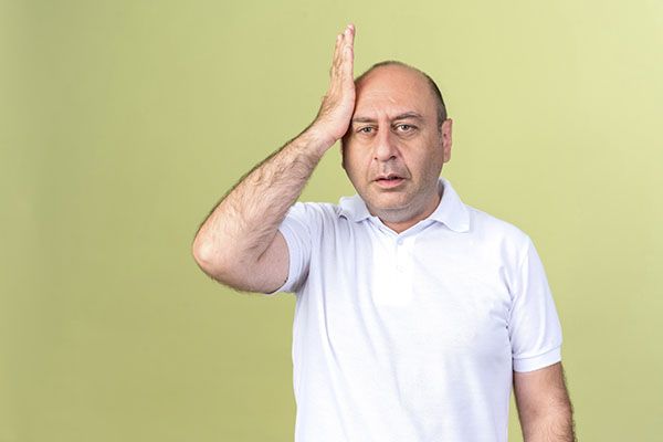 Pourquoi y a-t-il une inflammation après la greffe de cheveux