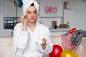 Adolescent ayant un rituel anti-gueule de bois