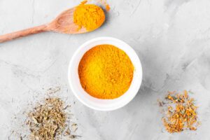 Vue de dessus du concept d'épices de curcuma